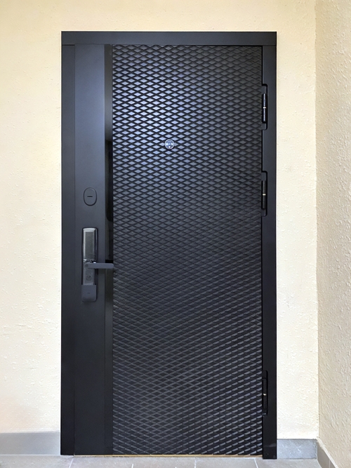 Дверь с умным замком