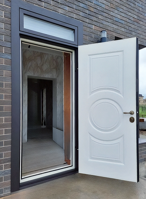 С остекленной фрамугой