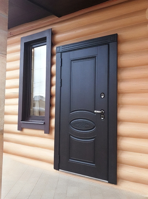 Уличная дверь в доме