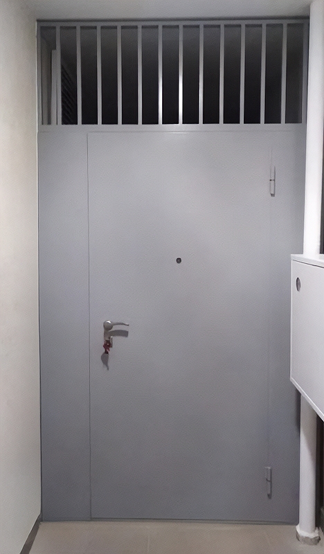 С решеткой сверху