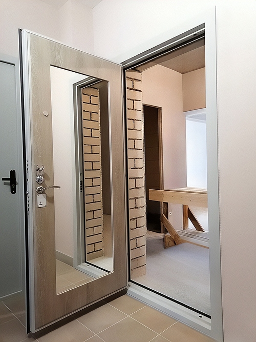 Дверь МДФ с зеркалом