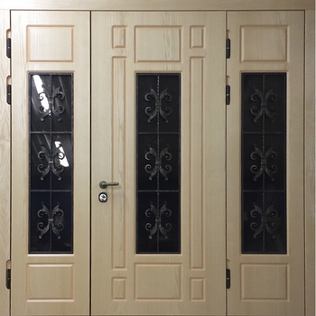 Входная группа с отделкой МДФ, остеклением и коваными решетками для частного дома Входная группа с отделкой МДФ, остеклением и коваными решетками для частного дома