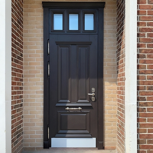 Дверь со стеклянной фрамугой Дверь со стеклянной фрамугой