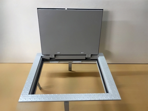 Люк из рельефной стали