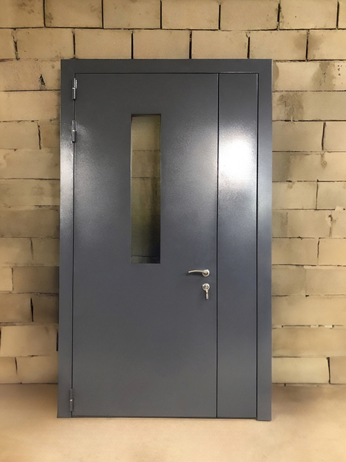 Серая дверь с окном