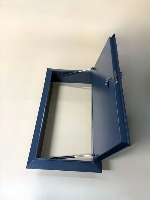 Стальной люк на крышу