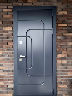 Уличная дверь с фрезеровкой Уличная дверь с фрезеровкой