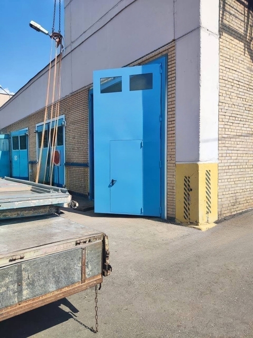 Ворота голубого цвета Ворота голубого цвета